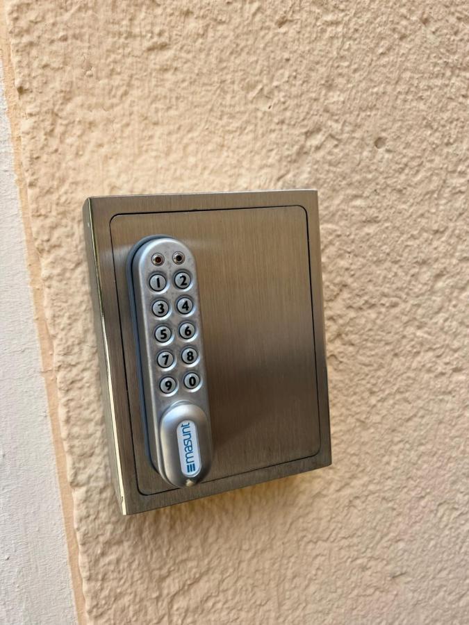 Sehr Schoene Wohnung,Komplett Neu Eingerichtet Limabach - Oberfrohna Kültér fotó